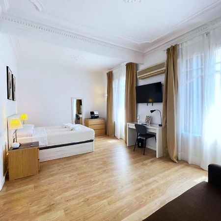 Flor Habitaciones Barcelona Eksteriør billede