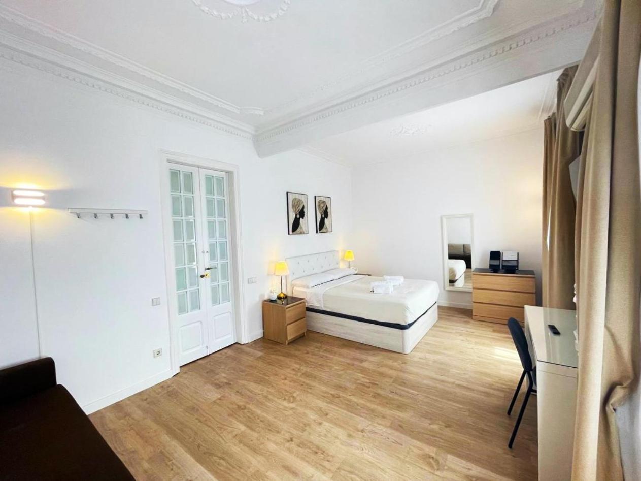 Flor Habitaciones Barcelona Eksteriør billede