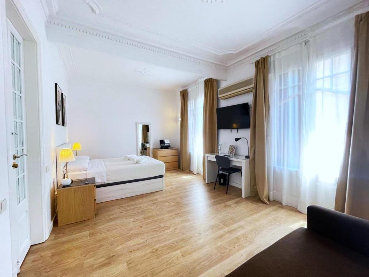 Flor Habitaciones Barcelona Eksteriør billede